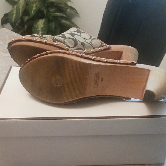 Coach Signature Pattern Mules with Tan Wooden Heel - Picture 5 of 5